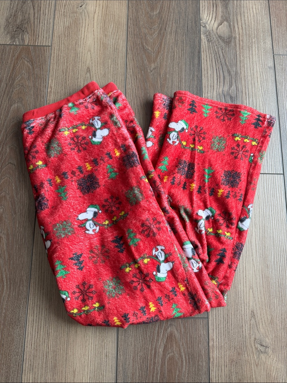 *Women’s Red Snoopy Holiday Fleece Pajama Pants